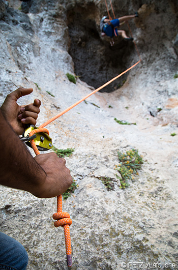 Knot at the end of the rope © PETZL/Lafouche