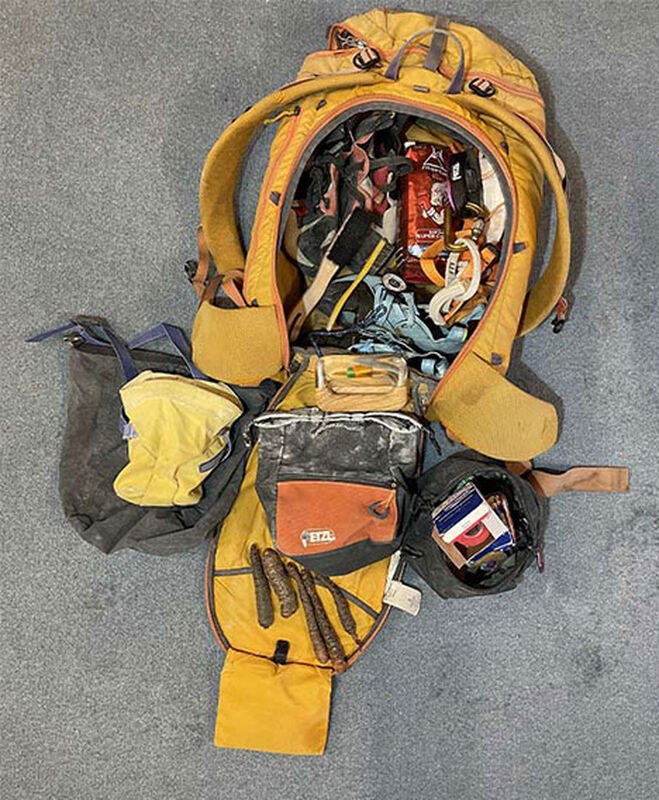 Qu'y a-t-il dans le sac d'Alex Megos pour aller grimper en salle ?