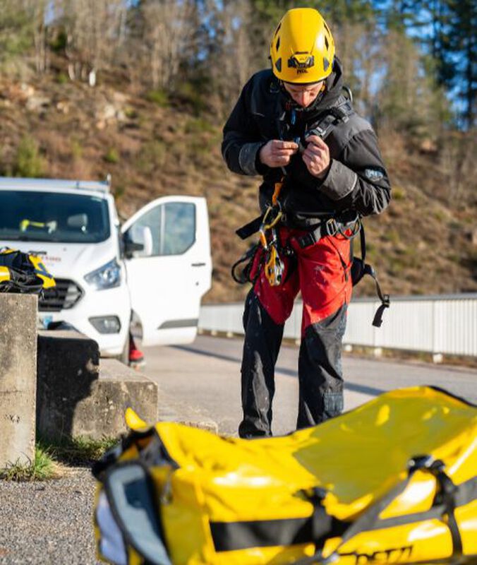 Petzl Access Books and Posters: Technical Resources for Professionals