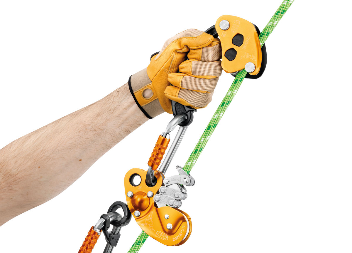 Petzl Chicane Descender For Arborists 2019 works with a zigzag for single rope 