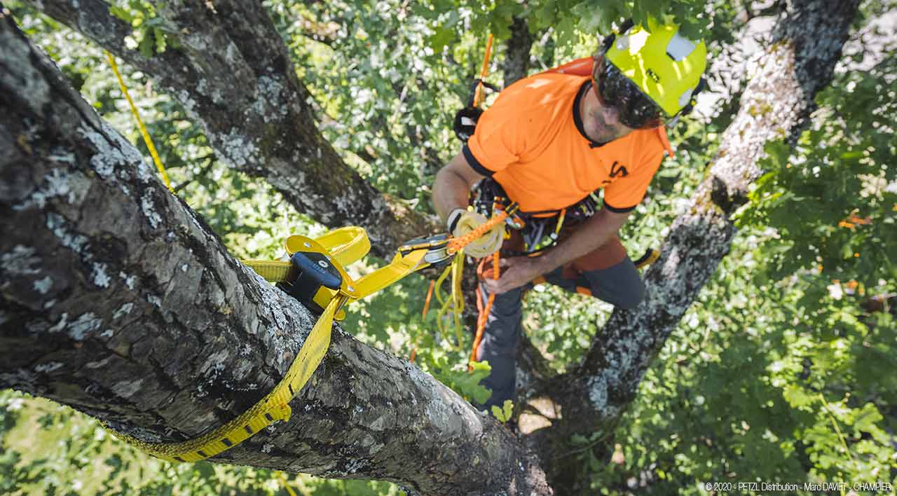 Videos Petzl How To Install And Retrieve The New Eject Friction Saver Petzl Finland