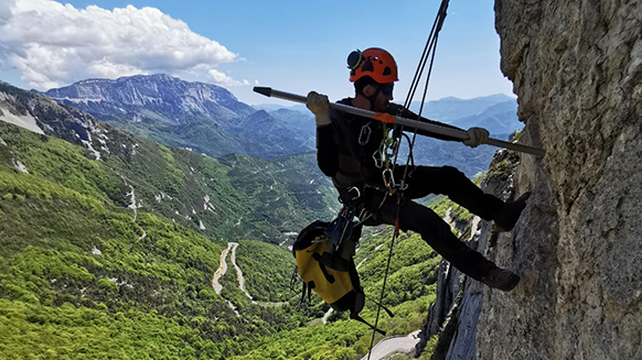 Un chantier "grandeur nature" dans les via ferrata de la Drôme