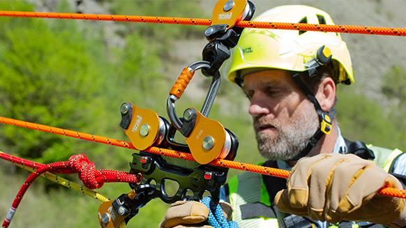 Alles über die neuen Petzl-Seilrollen und ihre Bedeutung bei Rettungseinsätzen