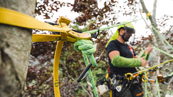 Video screenshot:USING THE NAJA FRICTION SAVER WITH MOVING AND STATIONARY ROPE SYSTEMS