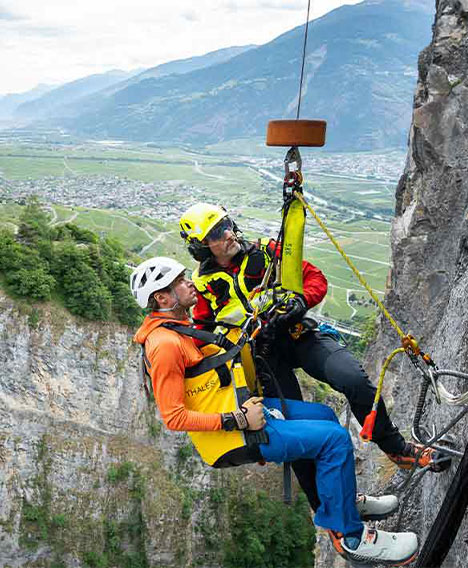 Video screenshot:Rescue Operations – Helicopter Rescue, Switzerland - Episode 1