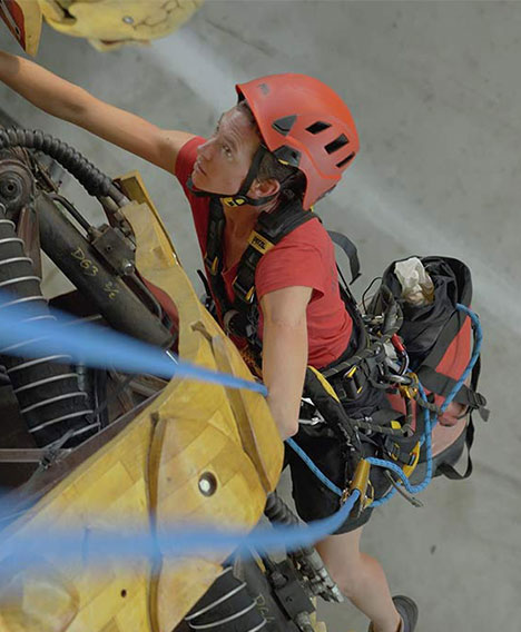 Video screenshot:The Fascinating World of Machinists at la Halle de la Machine