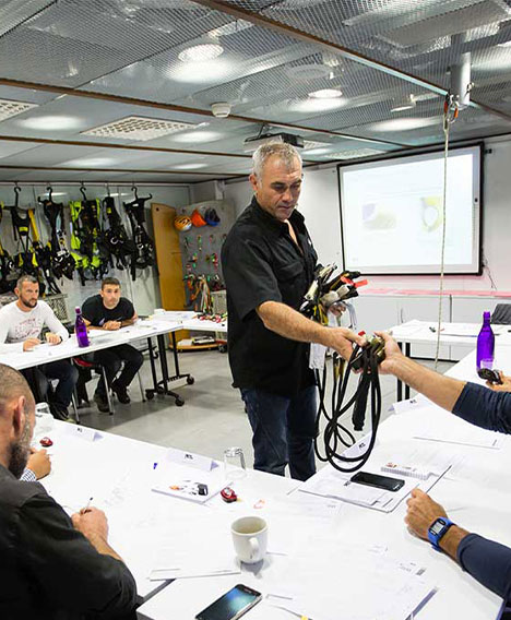 Impara con Petzl per saperne di pi&ugrave; sui tuoi DPI, loro utilizzo e loro gestione