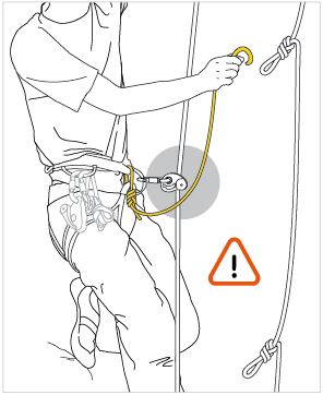 Erstes Sicherungssystem: eine Seilklemme am Seil.