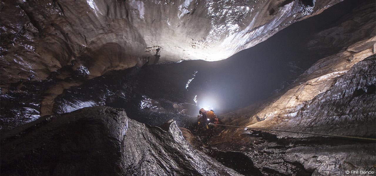 Caving kabylie © Phil Bence