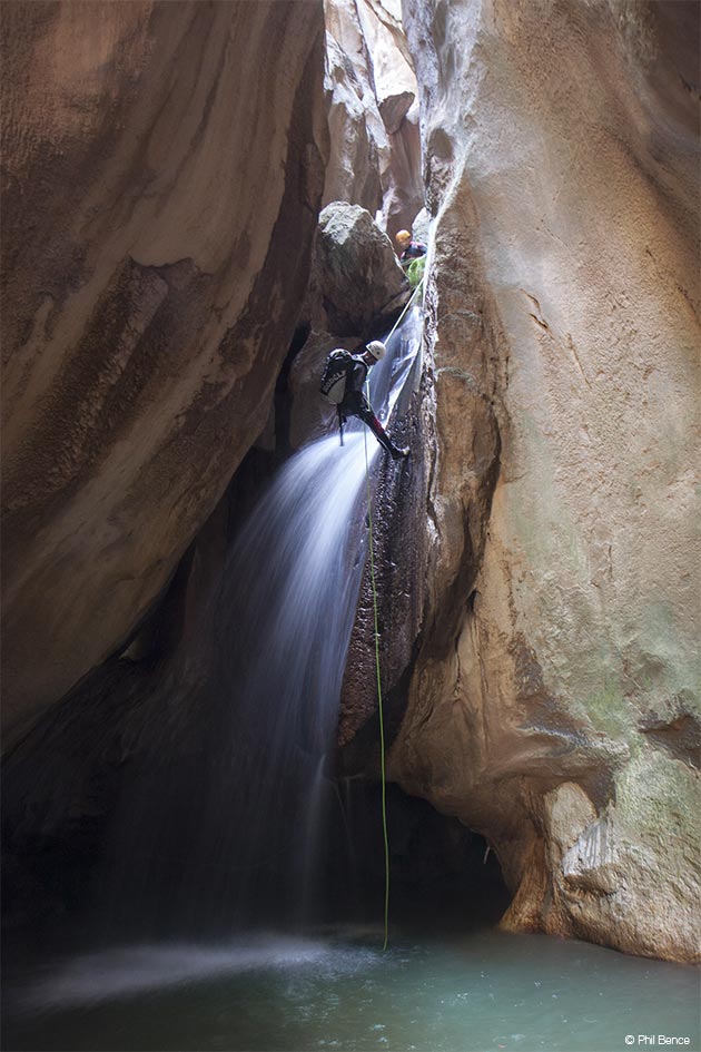 Speleologia in Cabilia © Phil Bence 