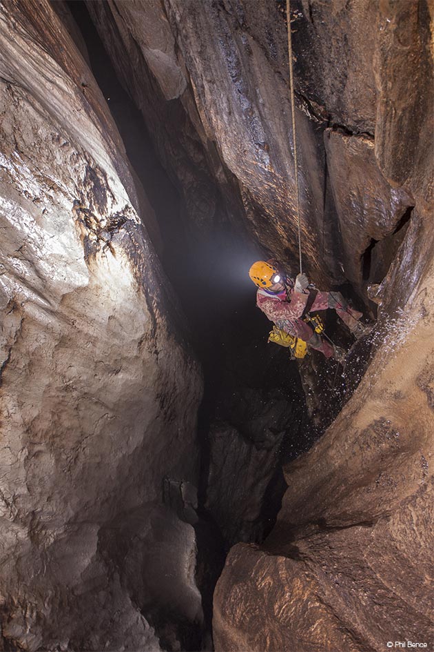 Speleologia in Cabilia © Phil Bence 