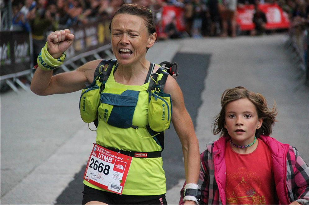 Nathalie Mauclair à l'arrivée avec sa fille