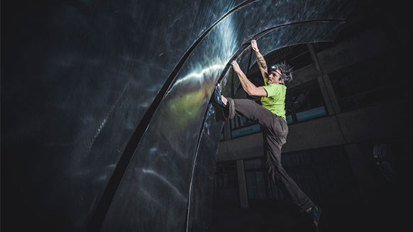 Urban climbing by night