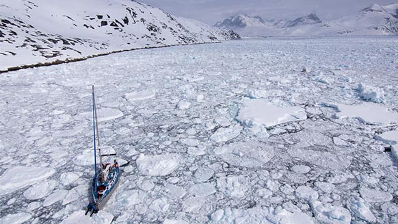 Video screenshot:Maewan Adventure Base - Part 1 : Ski-expedition in Greenland
