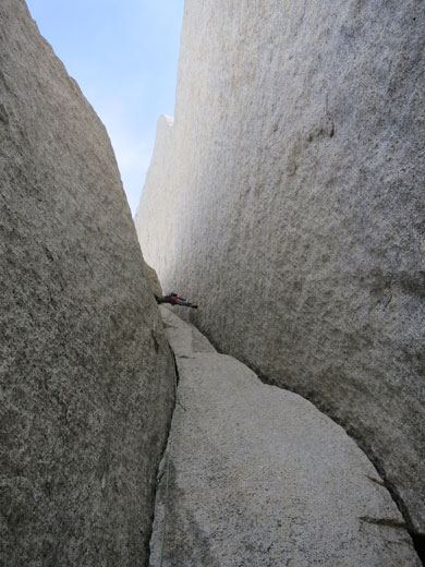 Colin Haley leading the crux pitch of Rubio y Azul, on Torre de la Medialuna. Photo by Sarah Hart.