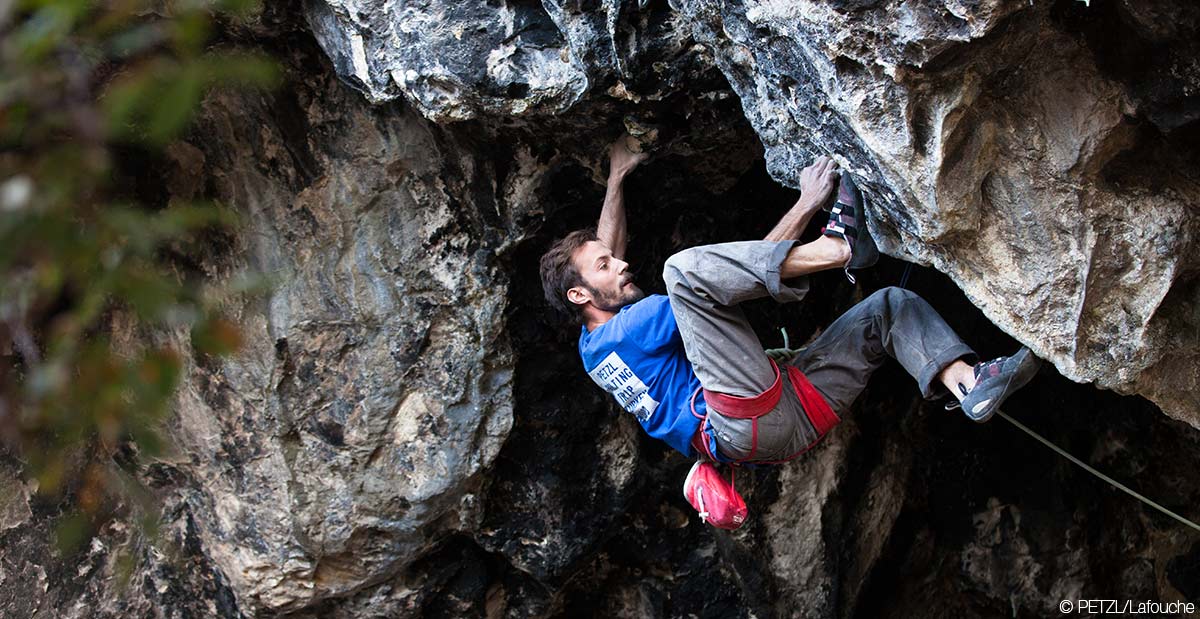 Zorbey Aktuyun climbing in Antalya © PETZL/Lafouche