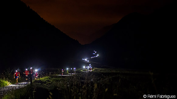 Courir la nuit_UTMB 2016 © Rémi Fabrègues