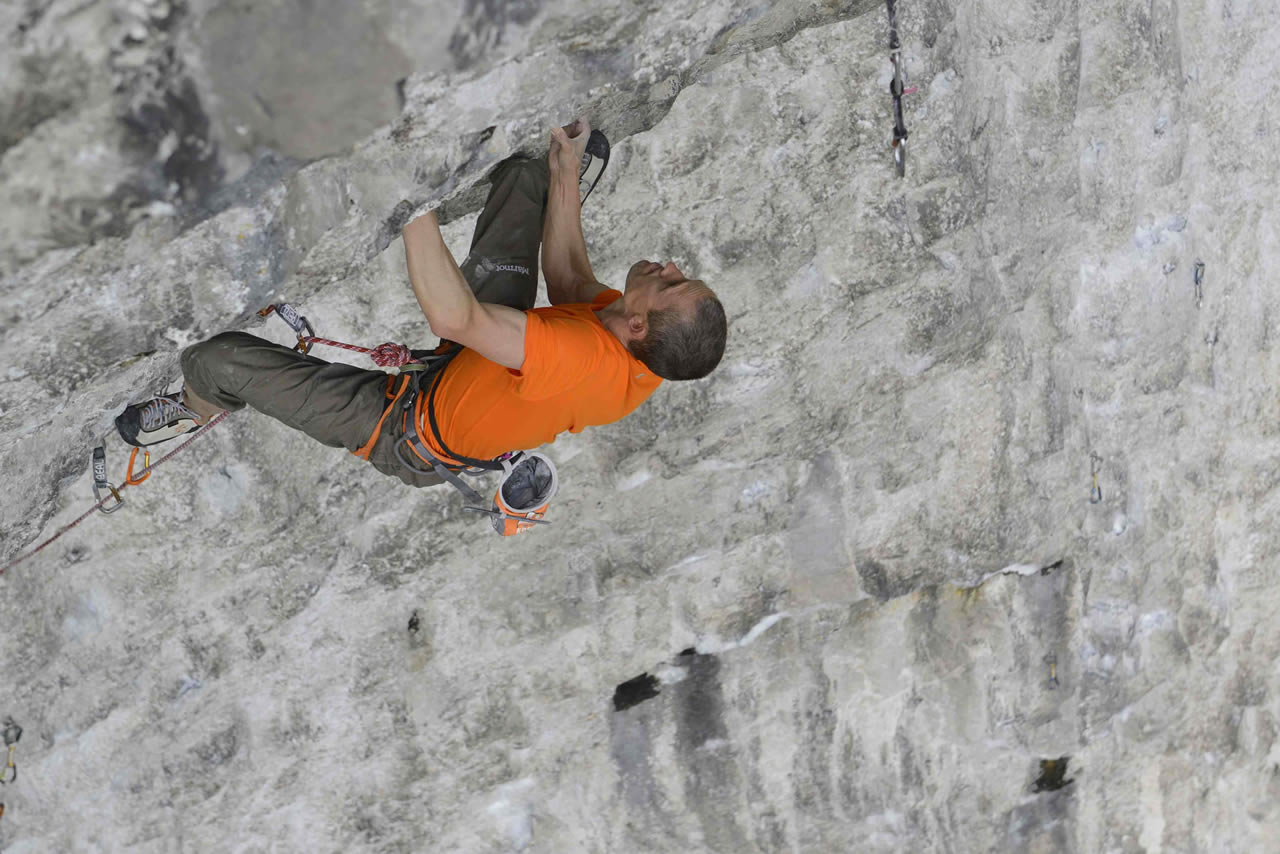 Steve McClure on Rainman 9b. Copyright Tim Glasby