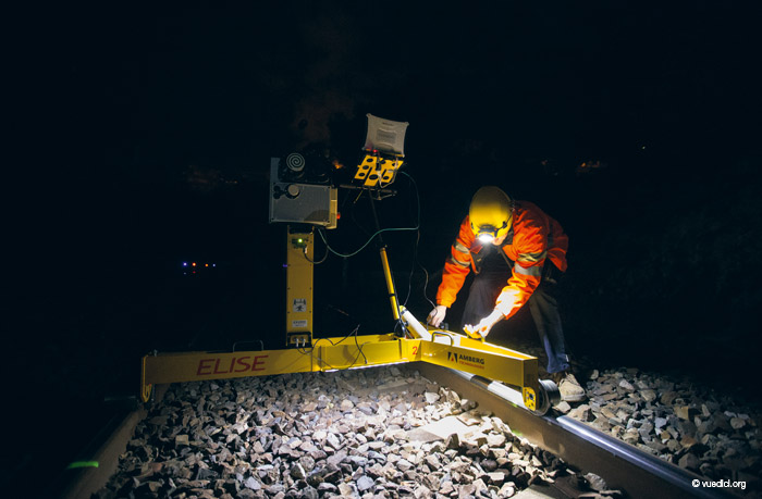 L'offre Petzl pour les professionnels du travail en hauteur et du secours. Produits pour la verticalit&eacute; : harnais, casques, mousquetons, EPI... Techniques d'acc&egrave;s sur corde, acc&egrave;s difficiles et maintien au travail. Petzl est &eacute;galement le sp&eacute;cialiste de la lampe frontale &agrave; leds.