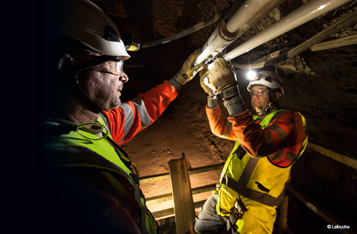 L'offerta Petzl per i professionisti del lavoro su corda e per il soccorso: imbracature, caschi, moschettoni, DPI... Petzl &egrave; anche specialista nell'illuminazione a led.